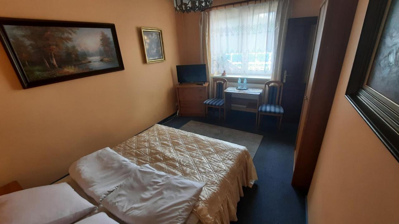 Hotelowe Pokoje J.Bukowiecka Tuszyn Exterior photo
